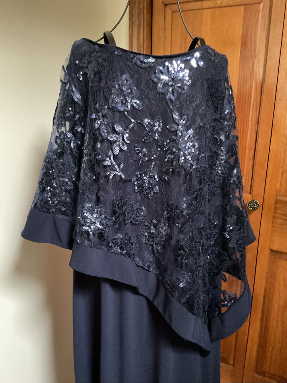 R & M Richards
Women's Sequinned Floral-Lace-Poncho Gown, 20W - Picture 7 of 12